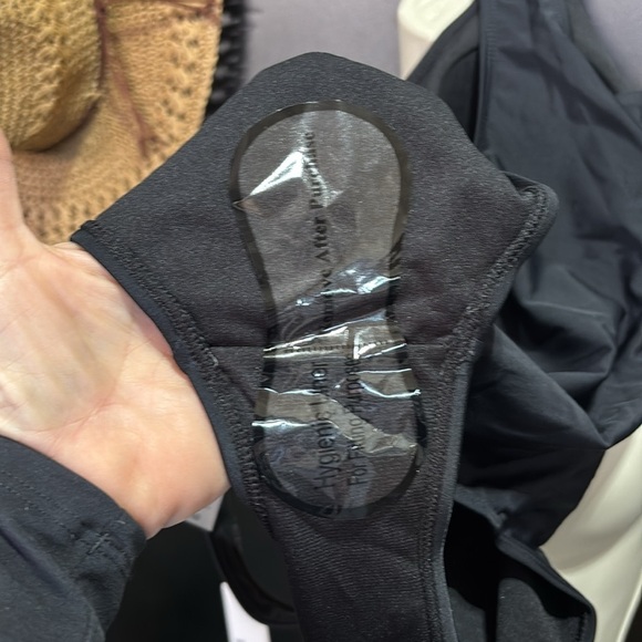 Nicole Miller classic black scoop neck/back padded one piece swimsuit,summer - Picture 12 of 12